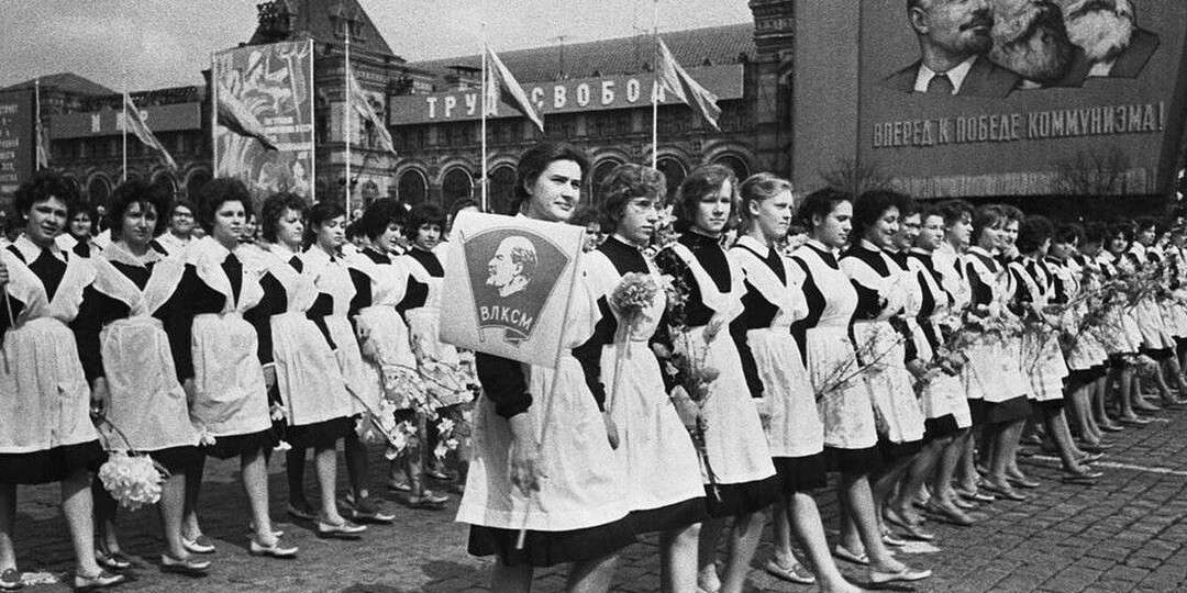 Комсомол продолжает борьбу!