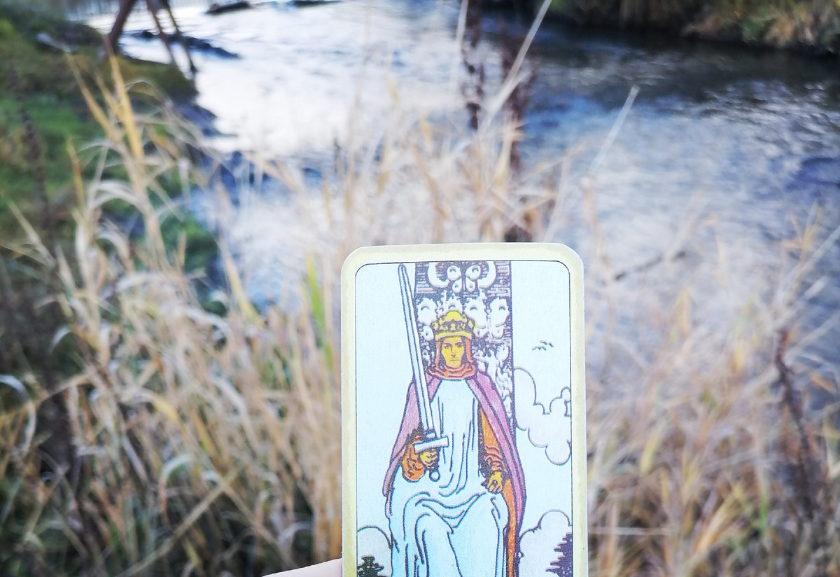 Вот он смельчак, который решил действовать: "Один раз живём, нужно переступить через свое Эго, пока другие мужчины не увели мою" 