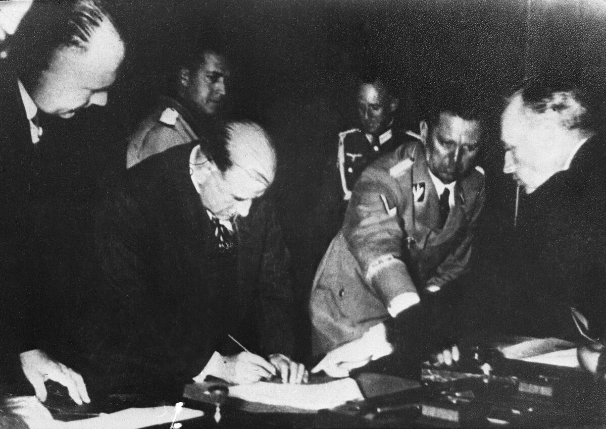 Мюнхенский сговор. 29 сентября 1938 года в Мюнхене судьбу Чехословакии решили премьер-министр Великобритании Невилл Чемберлен, премьер-министр Франции Эдуард Даладье, рейхсканцлер Германии Адольф Гитлер и премьер-министр Италии Бенито Муссолини
© Sputnik