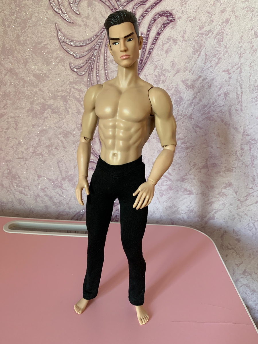 Отлично стоит на ногах 