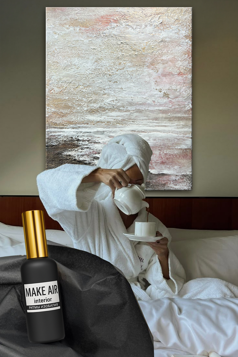 Бежевая картина в спальне