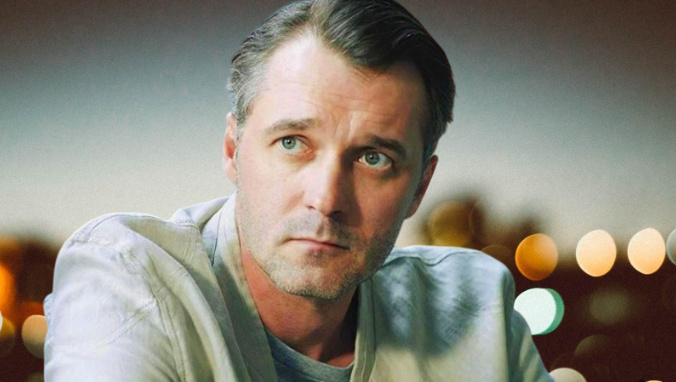 Он сам вынянчил двоих сыновей от жены-чемпионки мира. А потом бросил её, чтобы жениться на девушке из своих снов