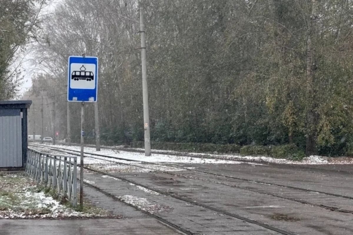    В Орске устанавливают новые остановочные павильоны на обновлённых дорогах