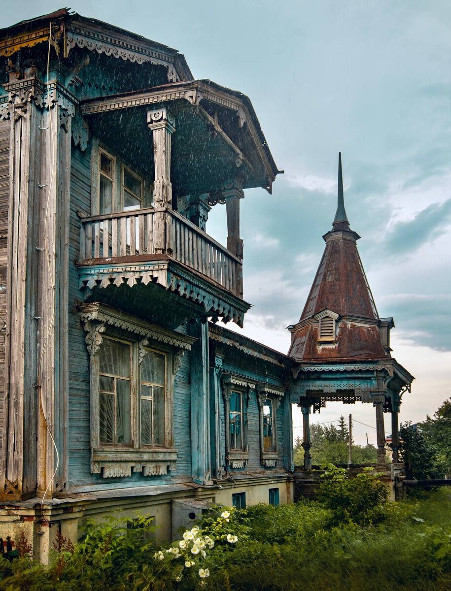 А в этом доме сейчас библиотека