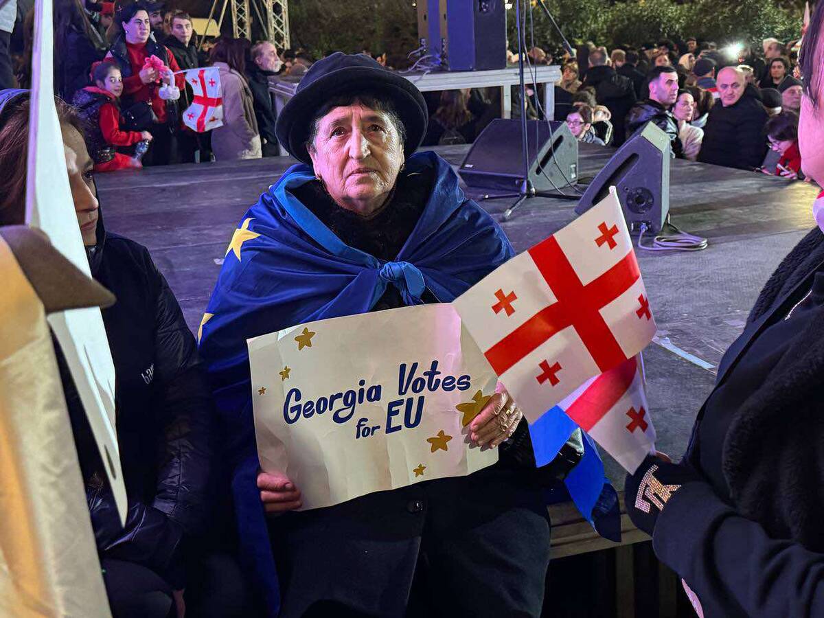 Акция протеста "Мы - Европа!" в Тбилиси 11 ноября 2024 года.