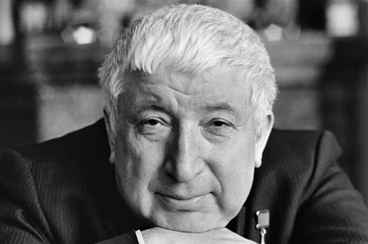    Собрал полный зал.