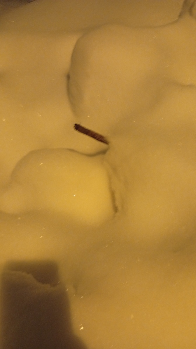 Это место где меня якобы случайно хотели "уронить лицом". там торчит кусок арматуры.  