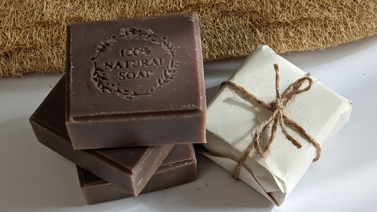 Натуральное дегтярное мыло с нуля. При упаковне даже подписывать не надо. Отлично узнается по запаху :) 