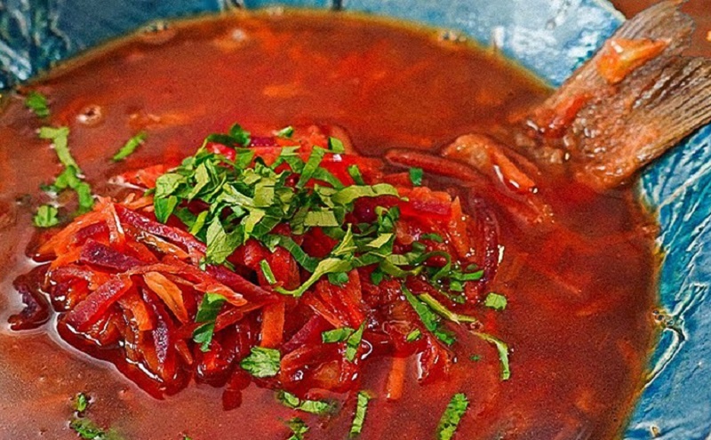 Очень необычный борщ по старинному забытому рецепту из кулинарной книги 1908 года – с жареными карасями 