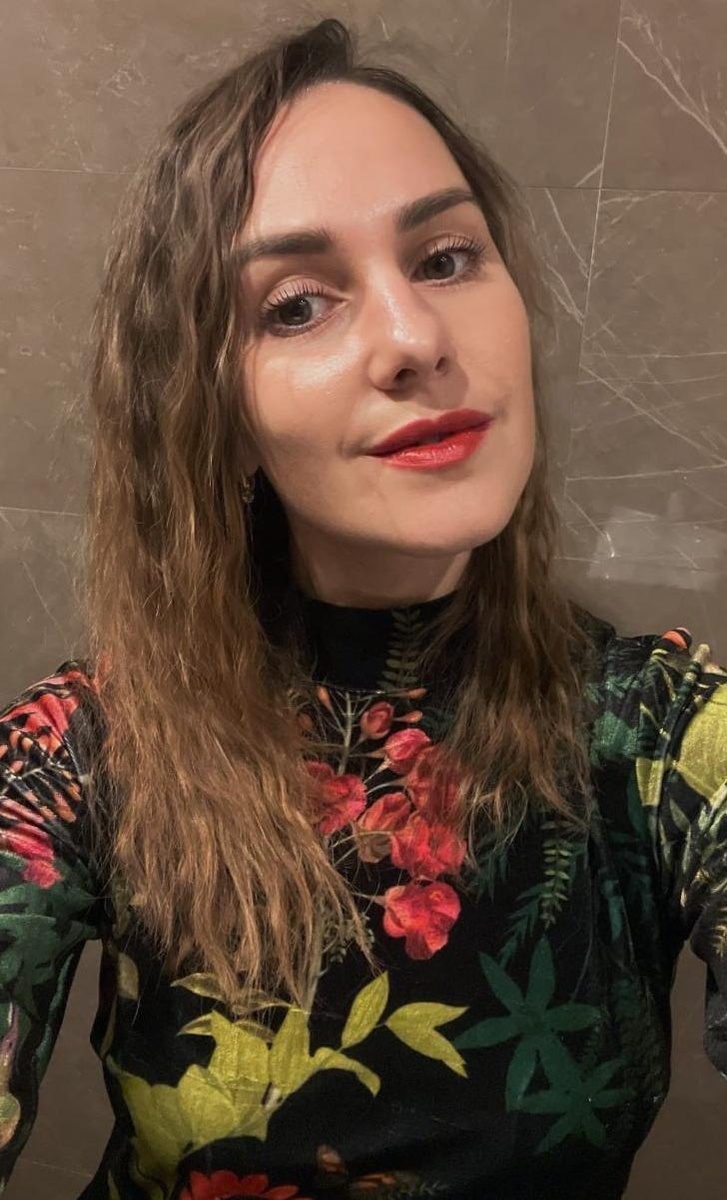 Вот прислала она 👇 мне типа свое фото 📷