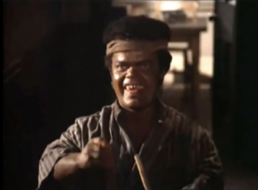 Андаманец Тонга (Джон Педрик) в британском фильме «Знак четырёх» 1983 года. Источник — Wikiwarriors.org.