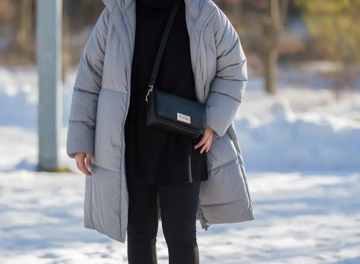 Как выглядеть стильно зимой, даже в тёплой одежде: 7 приёмов, которые работают после 50