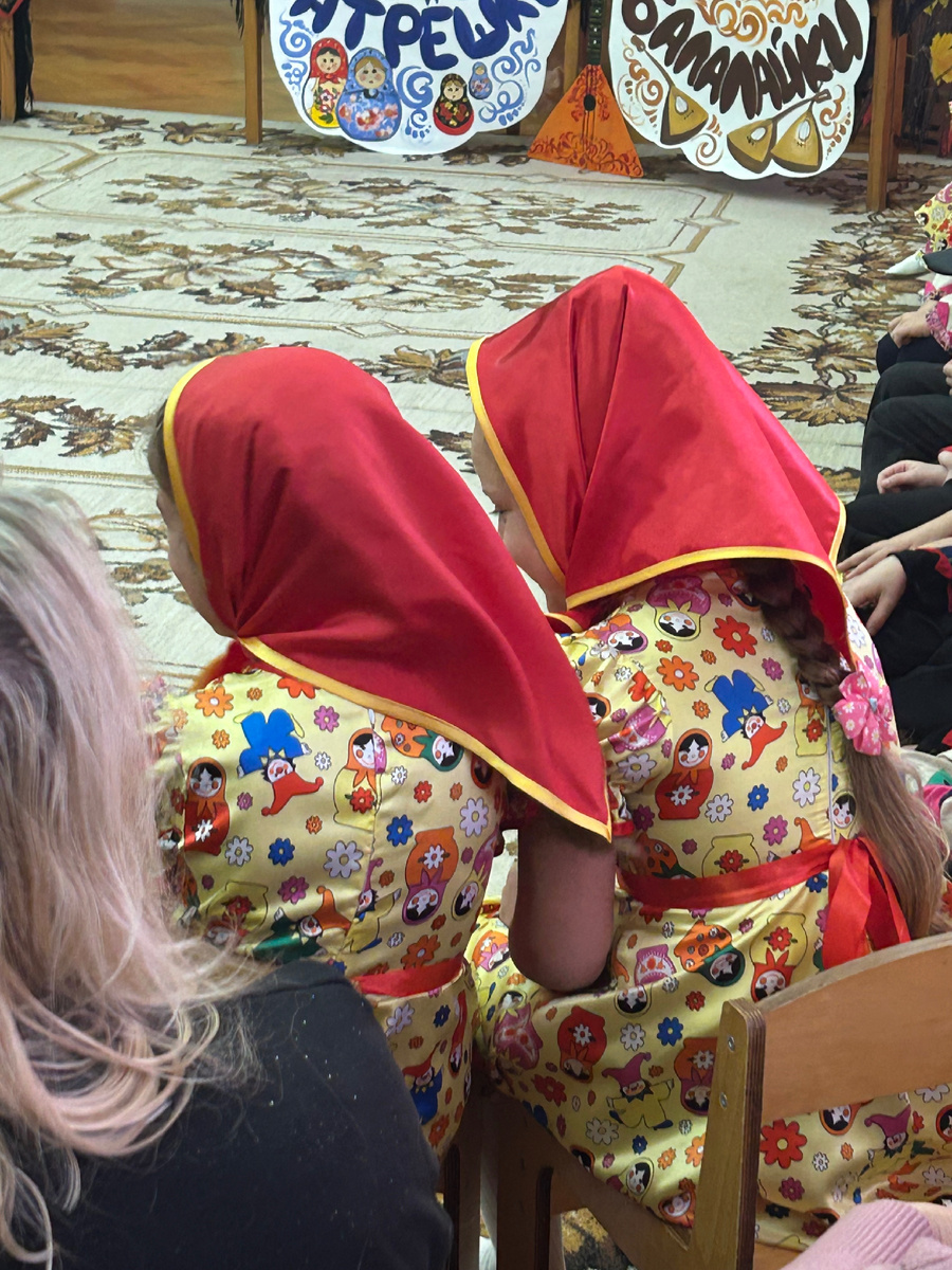 Костюмы, программа и подготовка, артисты - все на очень высоком, практически профессиональном уровне. Сколько труда вкладывается в каждый праздник, но видеть результат потом - невероятное удовольствие.