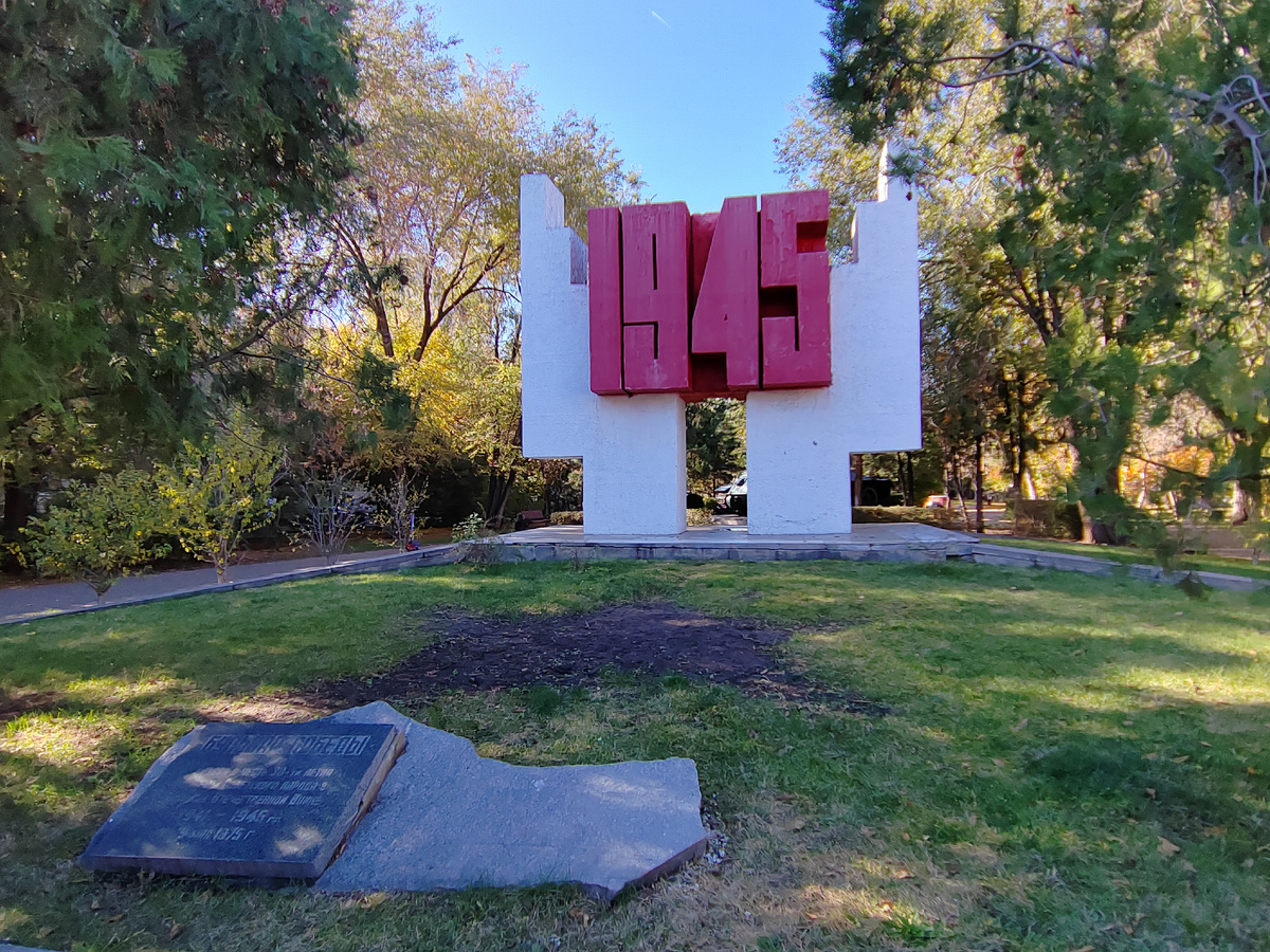 Памятник Победы в Великой Отечественной войне. Бульвар Победы. Астрахань, 2025 г.  Фото Бекмурзаевой С.А.   