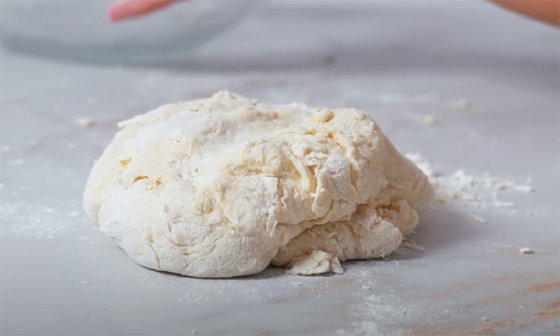 Пышные чесночные пампушки на сковороде: вкуснее хлеба и проще не бывает