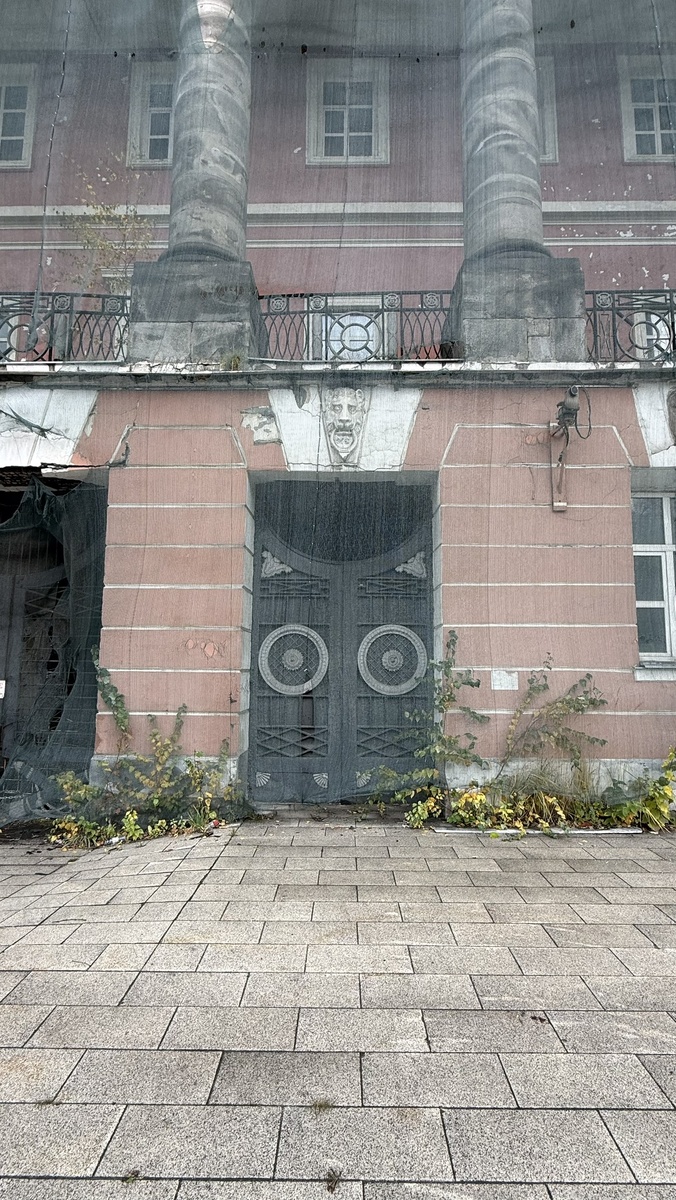 Екатерининский дворец Лефортово — заброшенный фасад, архитектура XVIII века Москва