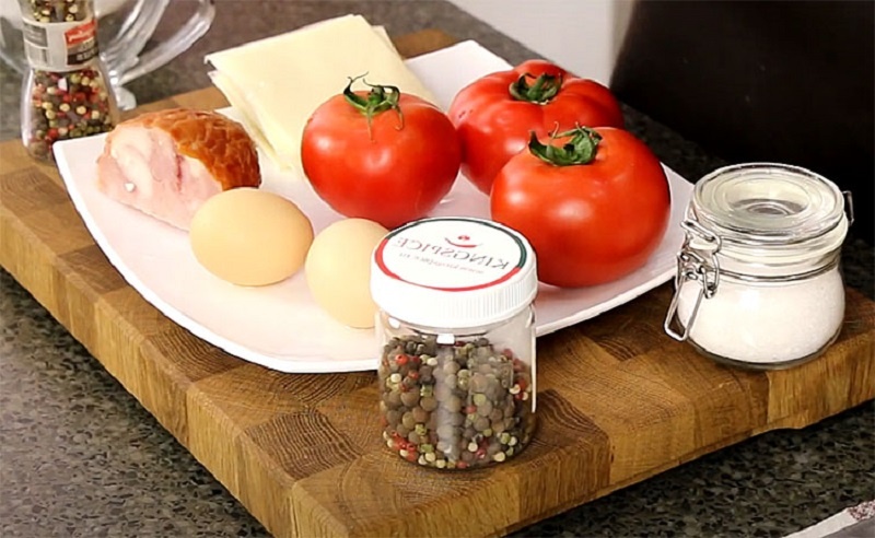 Яичница в помидоре: быстрый и яркий завтрак за несколько минут