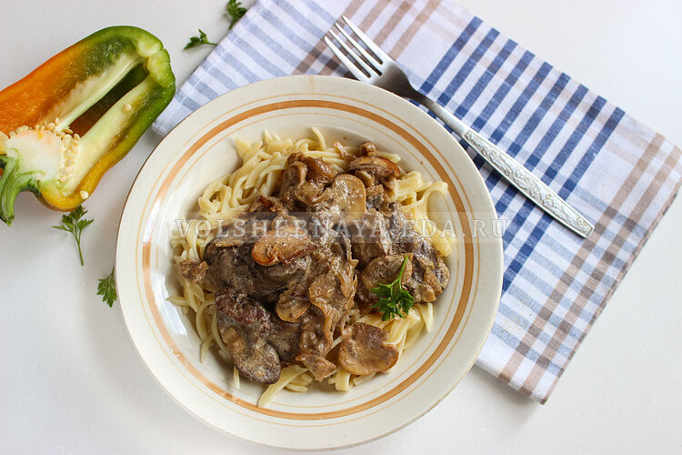 Куриная печень с грибами