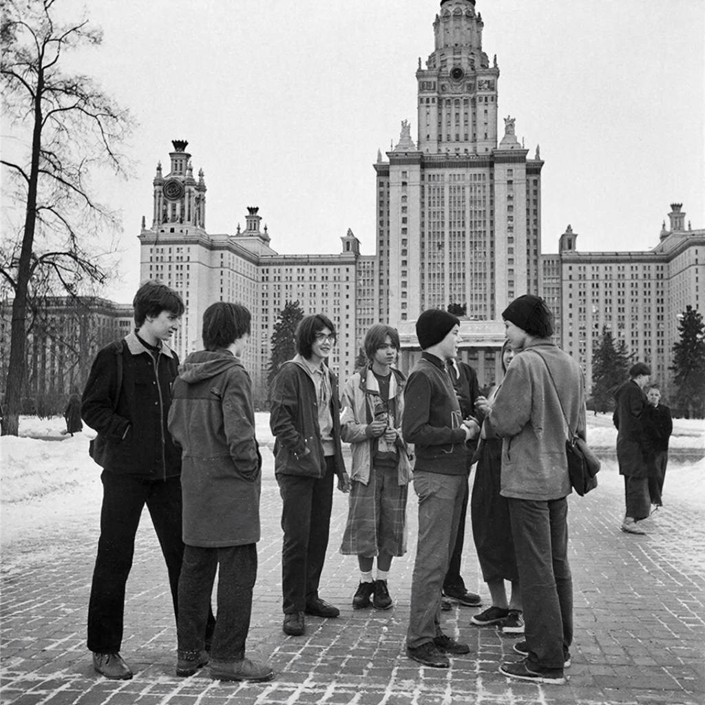 МГУ. Изображение сгенерировано сервисом GigaChat 