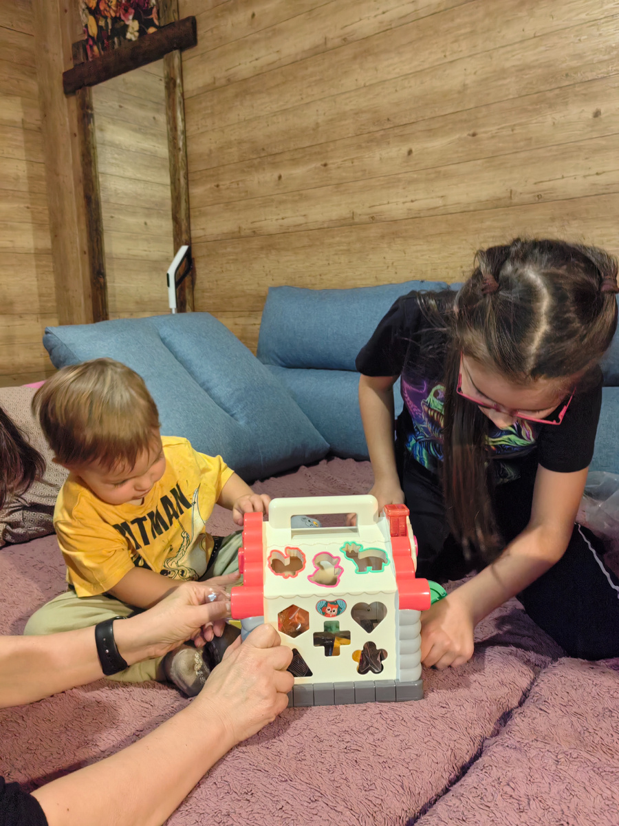 Вероничка получается двоюродная тётя малышу))