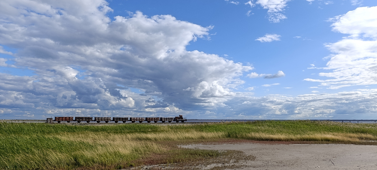 Солекомбайн на пути в озеро