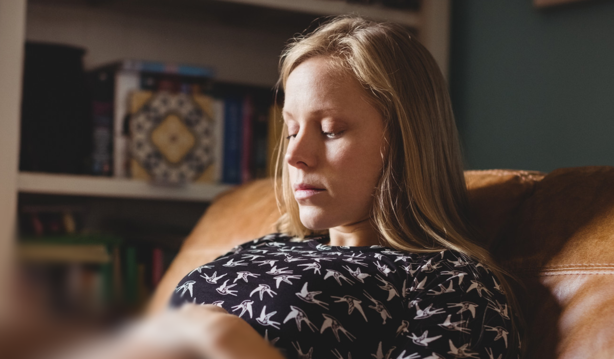 Когда жизнь ставит на колени, а ты все равно встаешь                                  Designed by Freepik