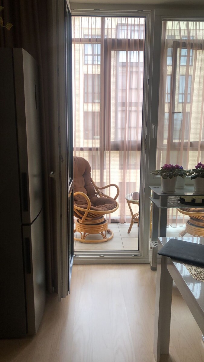 Напишите нам в в Ватсап +7-931-582-68-50 или позвоните по телефону 9-043-042 — и договоритесь о времени прихода мастера по ремонту балконной двери в Василеостровском районе