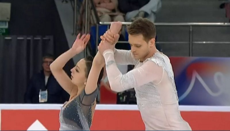    Александра Бойкова / Дмитрий Козловский. Скриншот с видео Певрого канала