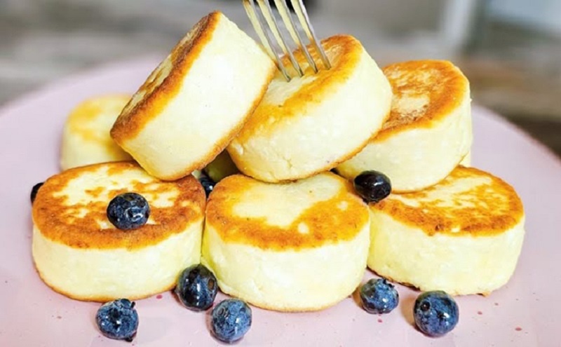 Пышные сырники без манки: как добиться нежности и вкуса “из детства”