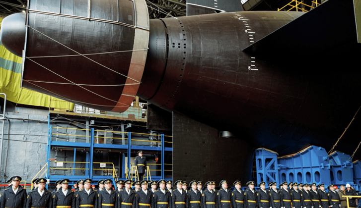 Подводная лодка «Хабаровск» на церемонии спуска на воду.