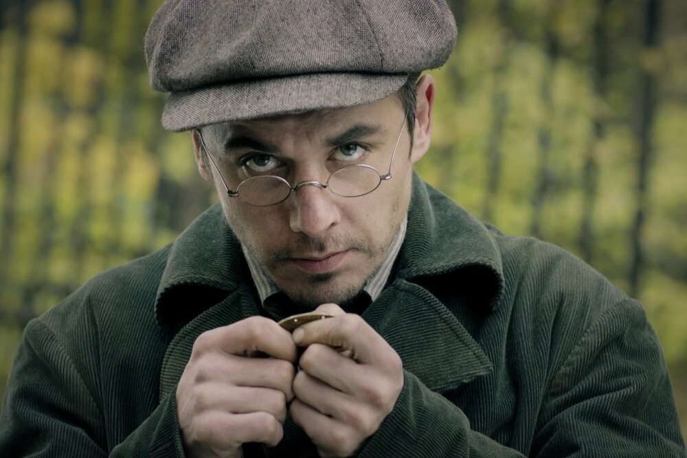 Игорь Петренко в роли Шерлока Холмса в российском одноименном детективном телесериале (2013 год). Кадр из фильма