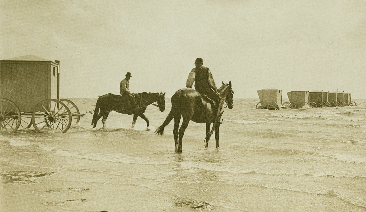 Купальные машины на пляже