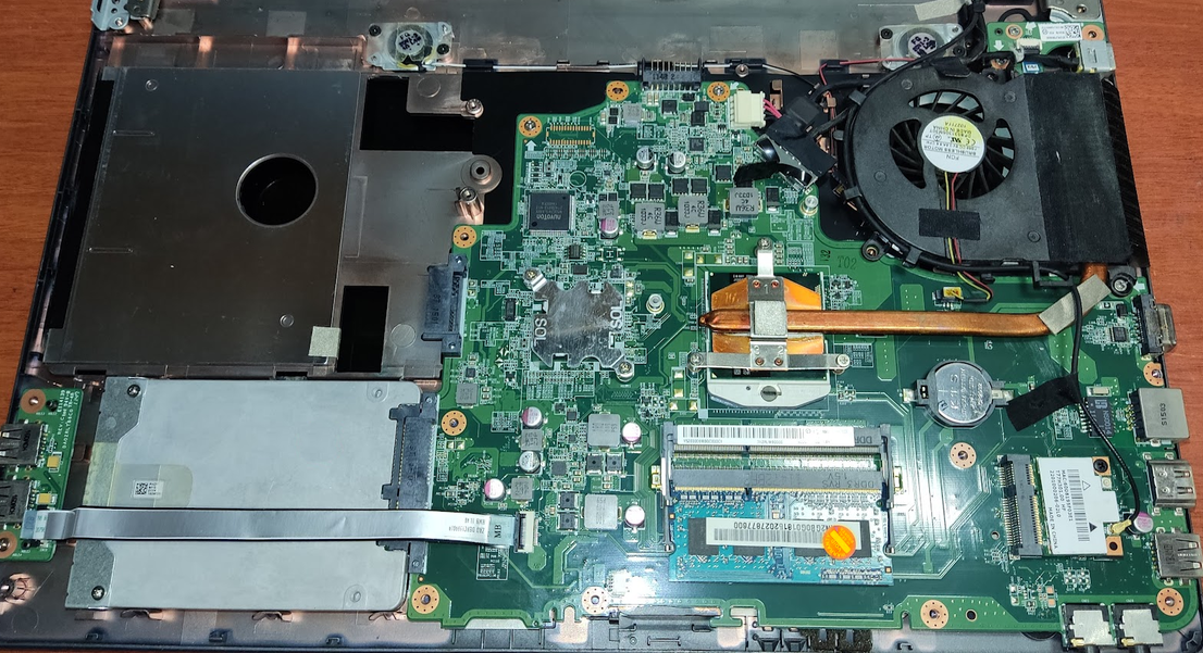 А так выглядит всрытый ноутбук