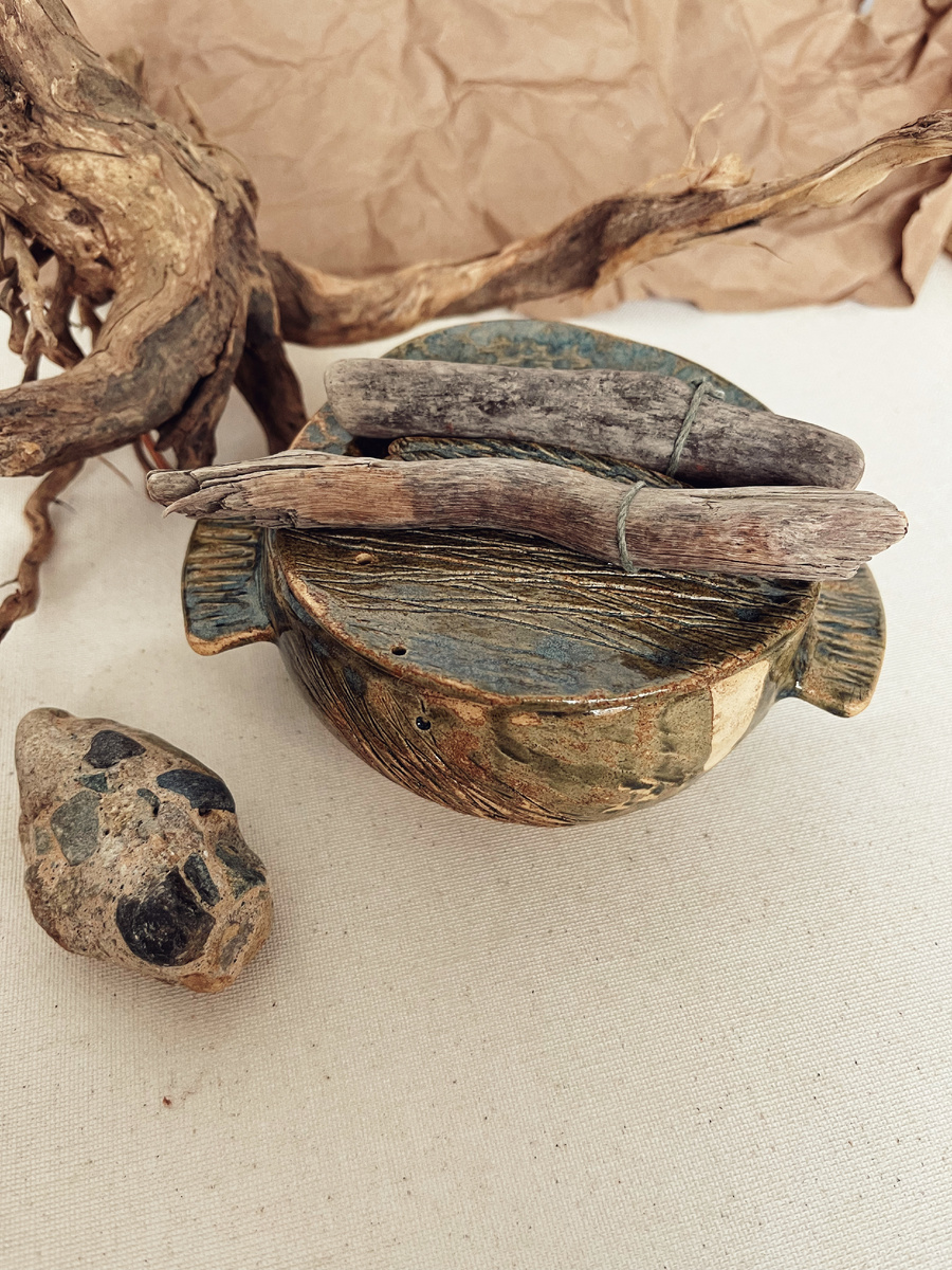 веточки нашла на берегу моря