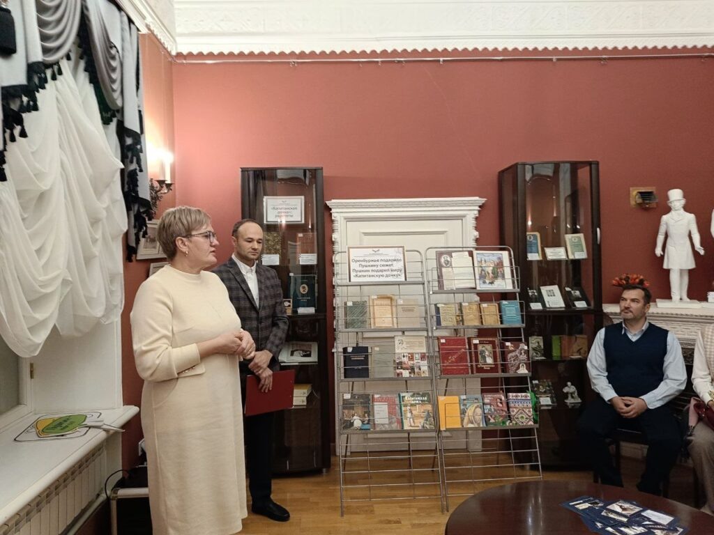     В Оренбургской областной библиотеке показали более трёхсот «Капитанских дочек» Юрий Мещанинов
📷    В Оренбургской областной библиотеке показали более трёхсот «Капитанских дочек» Юрий Мещанинов
📷    В Оренбургской областной библиотеке показали более трёхсот «Капитанских дочек» Юрий Мещанинов
