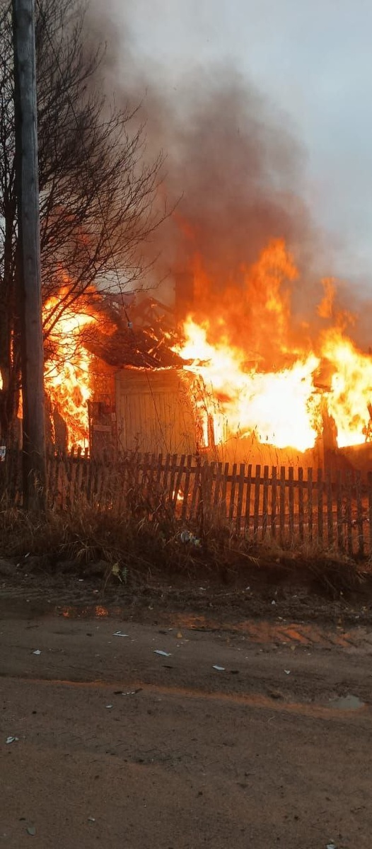    Дом сгорел дотла в поселке КарелииТелеграм-канал Госкомитета Республики Карелия по обеспечению жизнедеятельности и безопасности населения