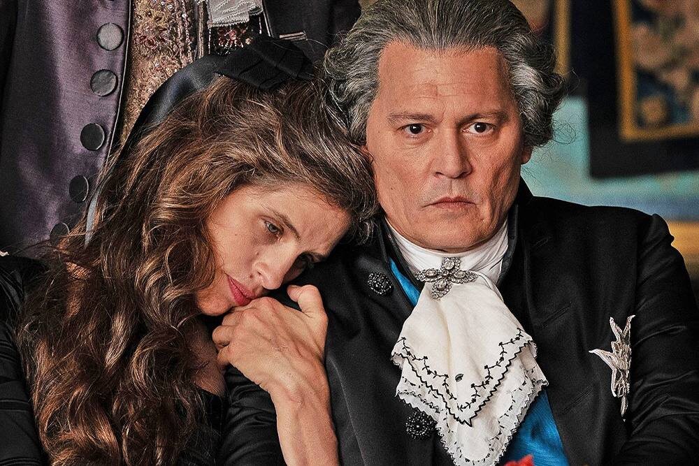 Майвенн, на мой вкус, внешне не очень привлекательная актриса, но в этом фильме она просто невыносимо женственная и обаятельная. Джонни Депп сыграл замечательно. Видимо, личная трагедия помогла ему сделать образ более драматичным. Ощущается надлом. Раньше я такого не замечала в его игре.