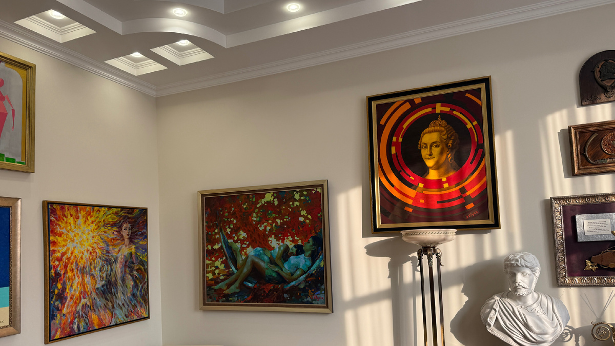 Картины Склярова в интерьере дачи «Терп-Ламбат» (ДТЛ). 