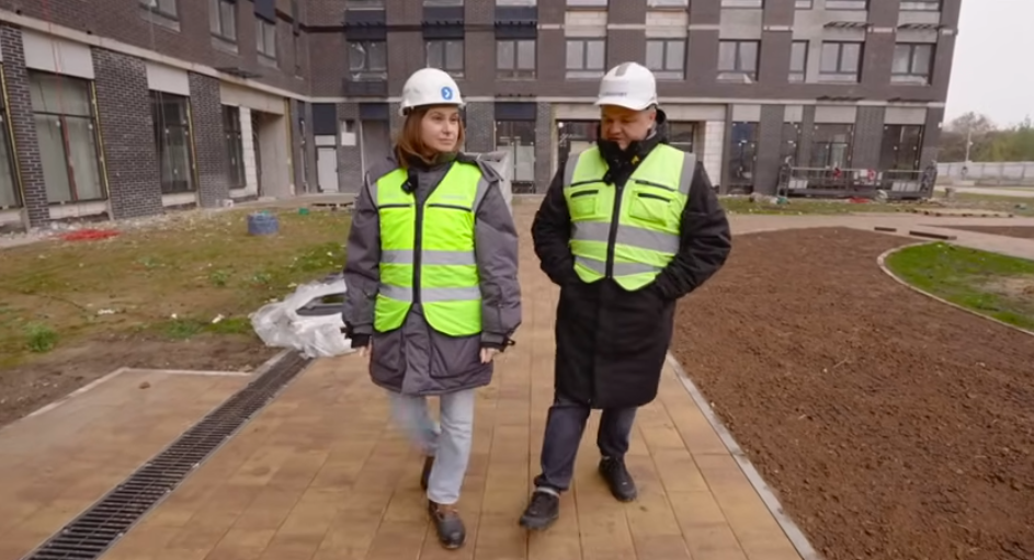 Анна Акиньшина и Сергей Смирнов на объекте ГК «Самолёт». Фото: Павел Сеничев