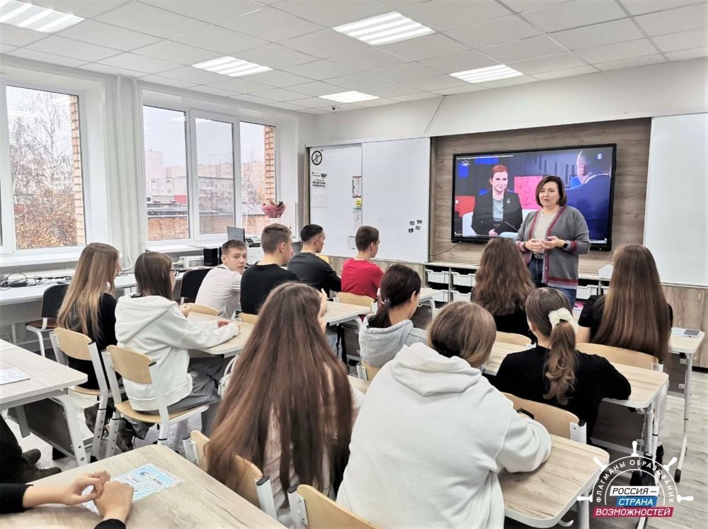    Нижегородские эксперты «Созвездия Флагманов образования» провели спецпроект «СВОи. Разговоры с героями» ко Дню народного единства