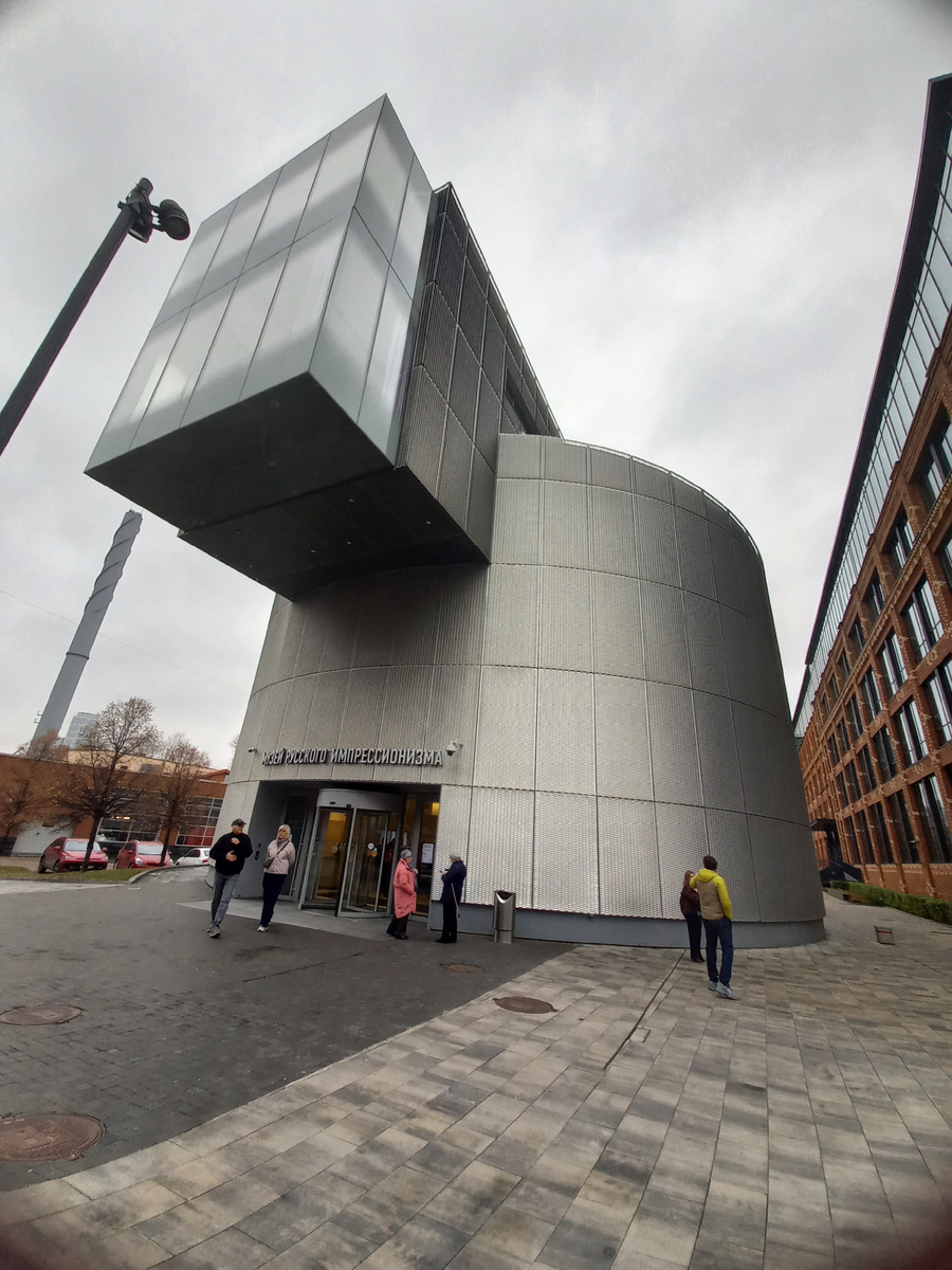 Что это? Попробуйте пофантазировать, может, будут какие-то идеи на счёт этой архитектуры 