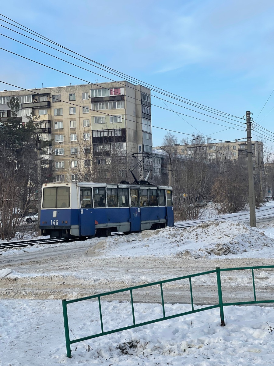 Трамвай. Громкий и шумный, но возвращает в советское детство