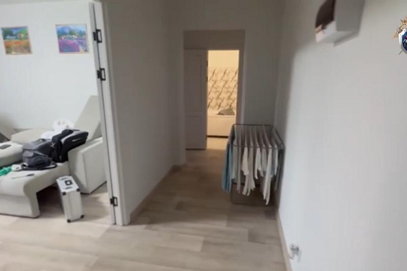    Скрин видео СУ СКР. Квартира в Челябинске, где нашли убитого ребенка