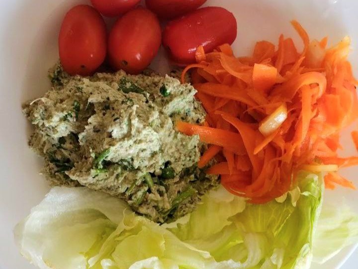 Паштет из зеленой гречки с зеленью.