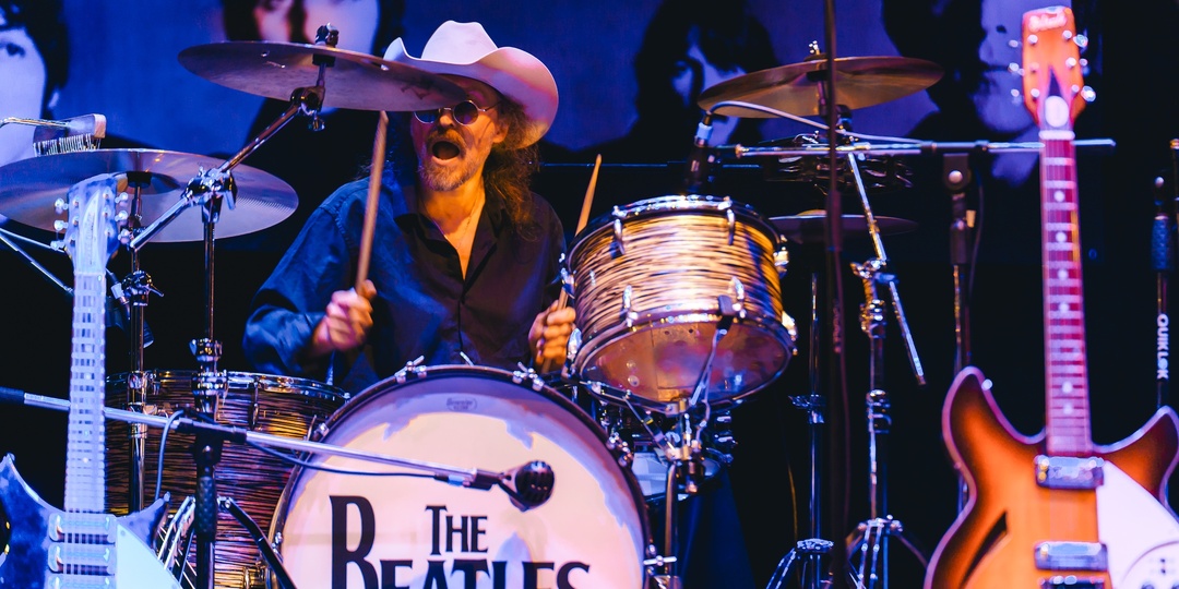 «THE BEATLES сделали нас теми, кем все мы стали в итоге – свободными, думающими и честными людьми!» О концерте памяти Джона Леннона