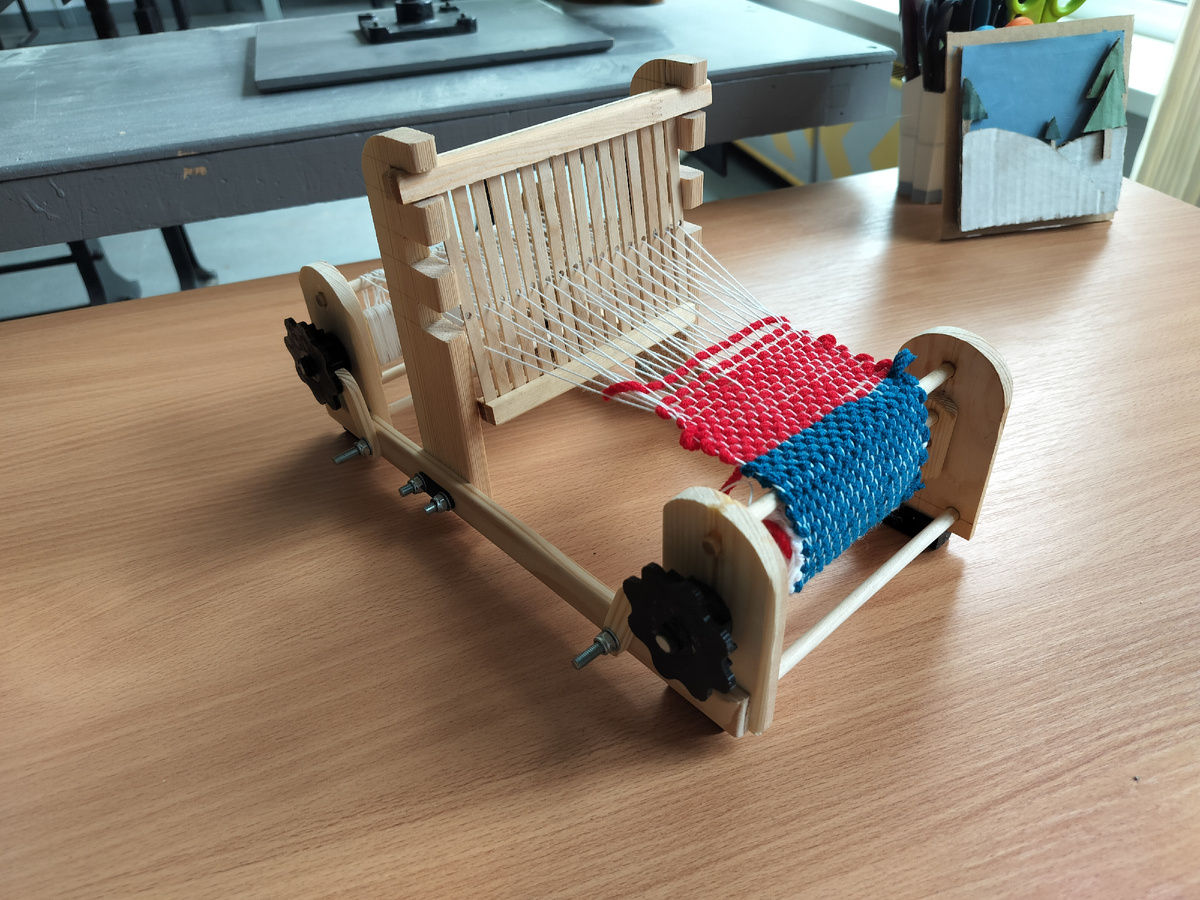 Это первая версия мини‑станка стала отправной точкой! Теперь у меня есть новая — более удобная и практичная для мероприятий (Позже поделюсь ее разработкой).