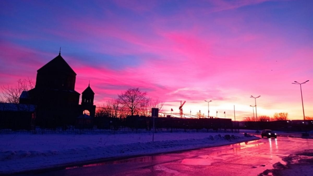    Розовый столб и венец Луны: саратовцы наблюдали уникальные явленияНовости Саратова и области – Сетевое издание «Репортер64»