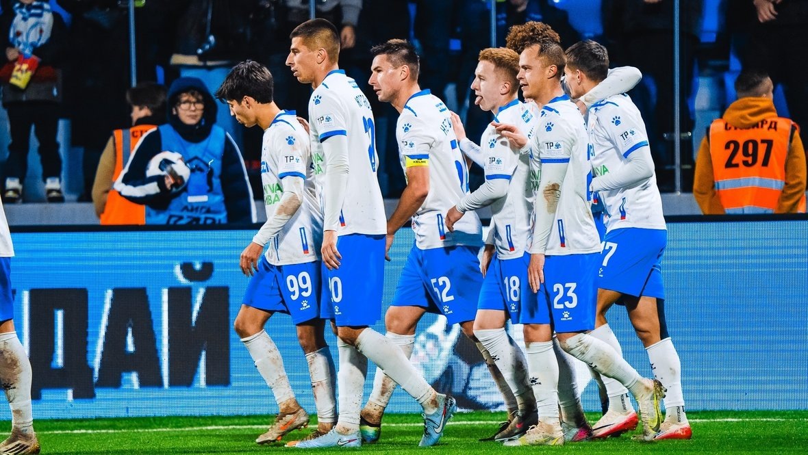    «Факел» лидирует в Первой лиге.ФК «Факел»