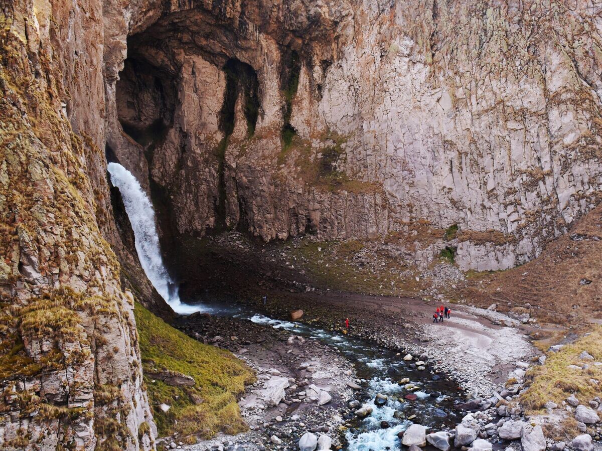    Река Каракая-Су в урочище Джилы-Су в Кабардино-Балкарии© РИА Новости / Антон Подгайко