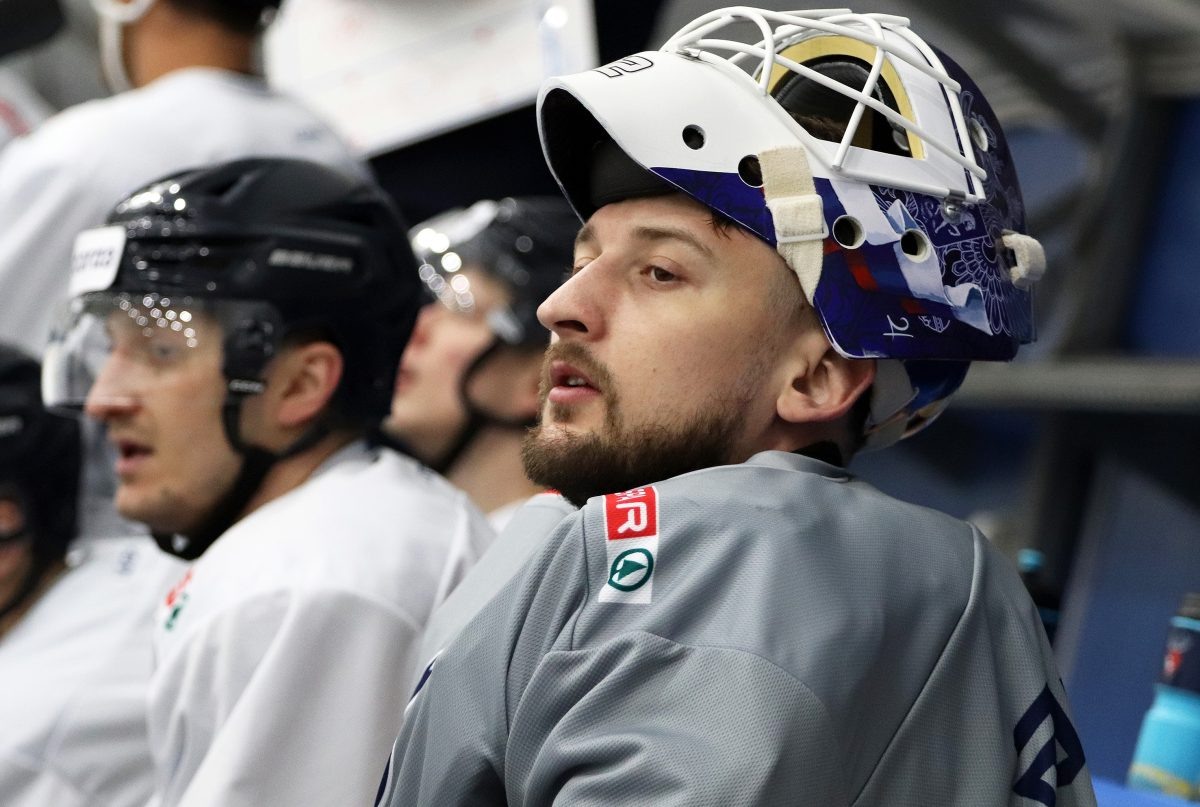    С Денисом Костиным в воротах \